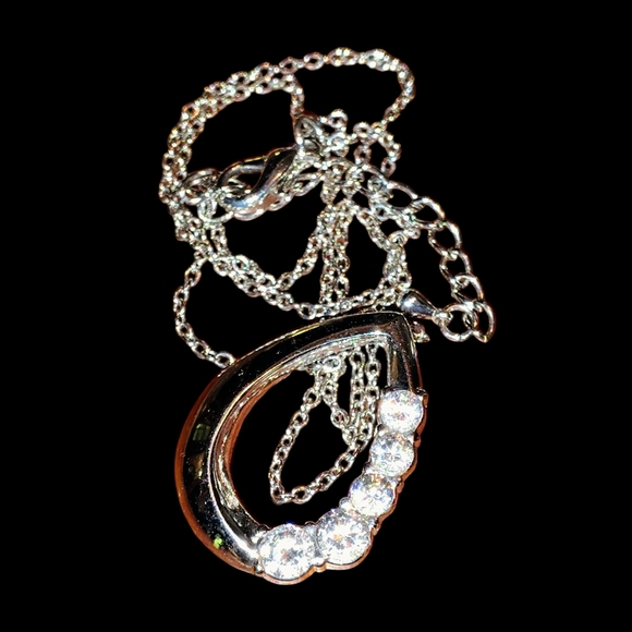 Elegant Silver Teardrop Necklace - Picture 4 of 5